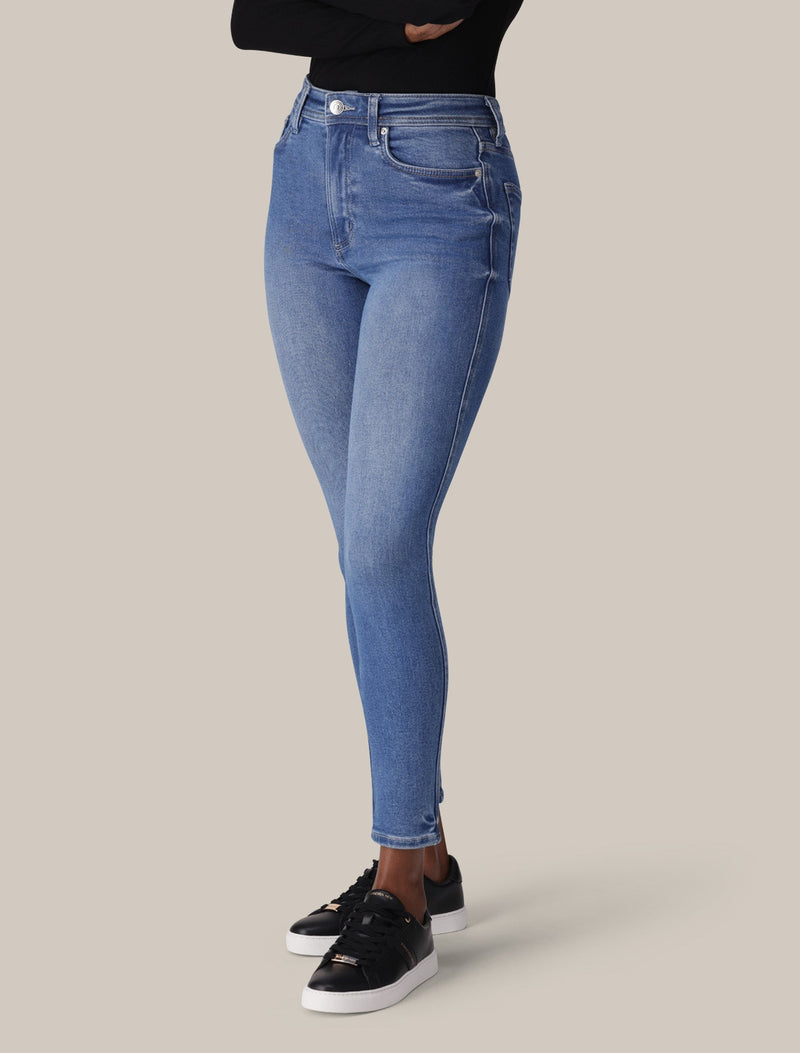 Ashley Mid-Rise Mid Wash Jeans Forever New