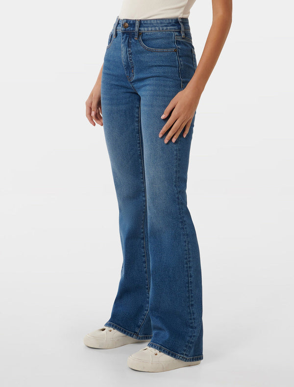 Kira Relaxed Flare Jeans Forever New