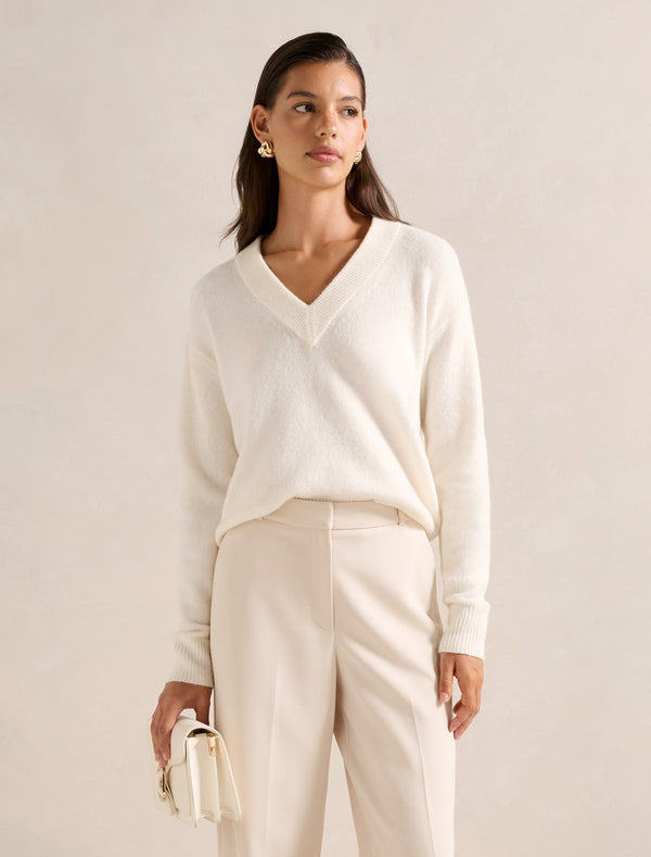 Everley V Neck Sweater Cream Forever New