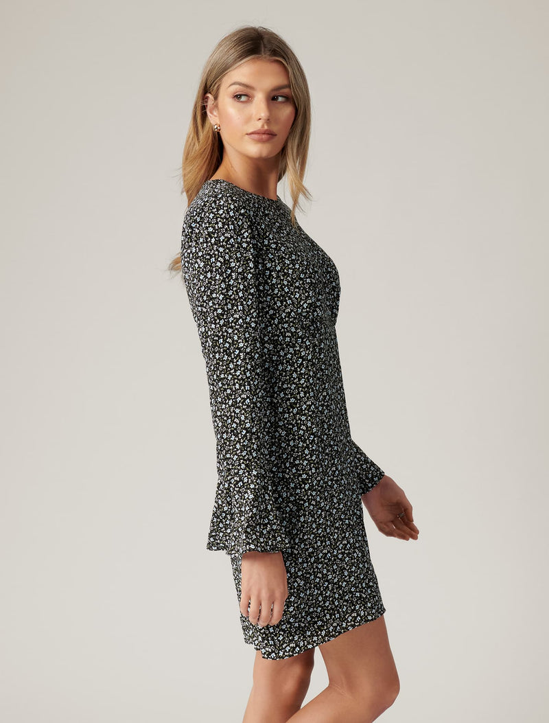 Aspen Petite Flare Sleeve Dress - Forever New